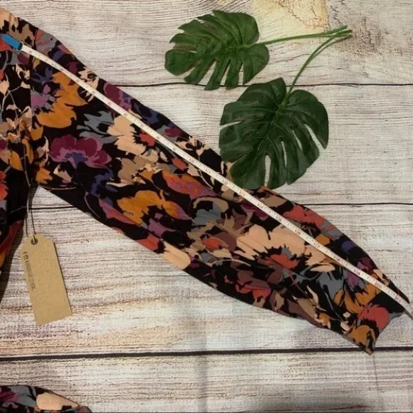 NWT Boutique Wanderlux Floral Wrap Top with Tie - Picture 11 of 15